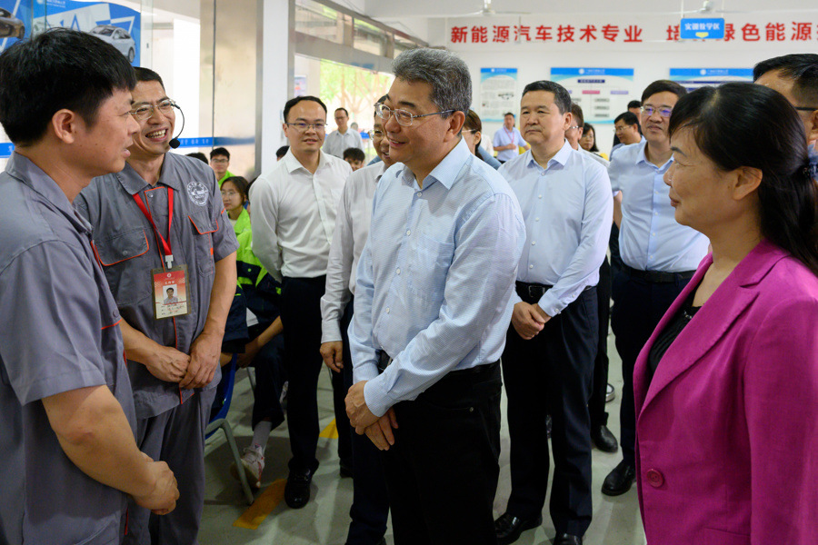 教育部黨組成員、副部長(cháng)吳巖到 廣西城市職業(yè)大學(xué)調研