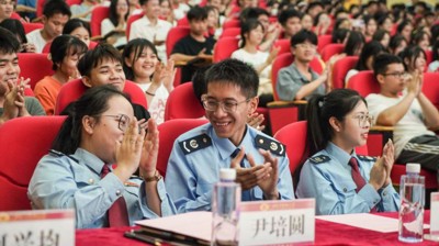 【光明日報】廣西崇左市江州區(qū)：首屆大學(xué)生稅收辯論賽精彩上演