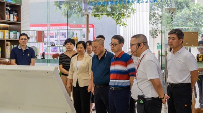 貴港市政協(xié)副主席譚汝新一行到我校考察學習